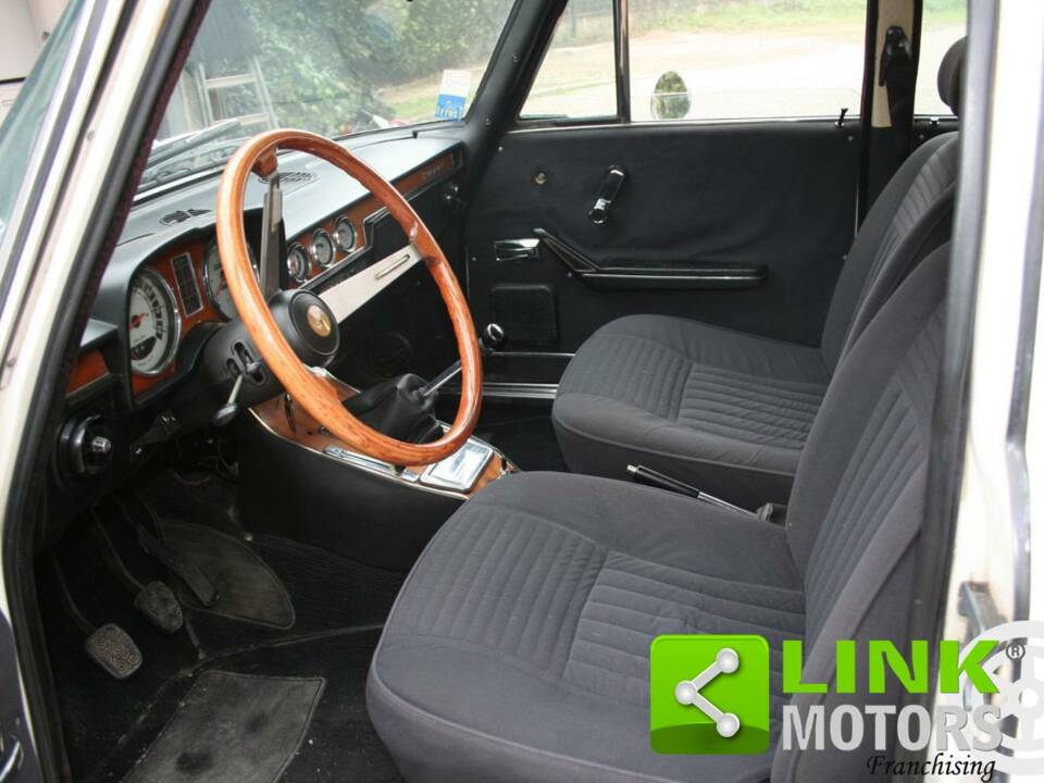 Image 7/10 of Alfa Romeo 2000 Berlina (1972)