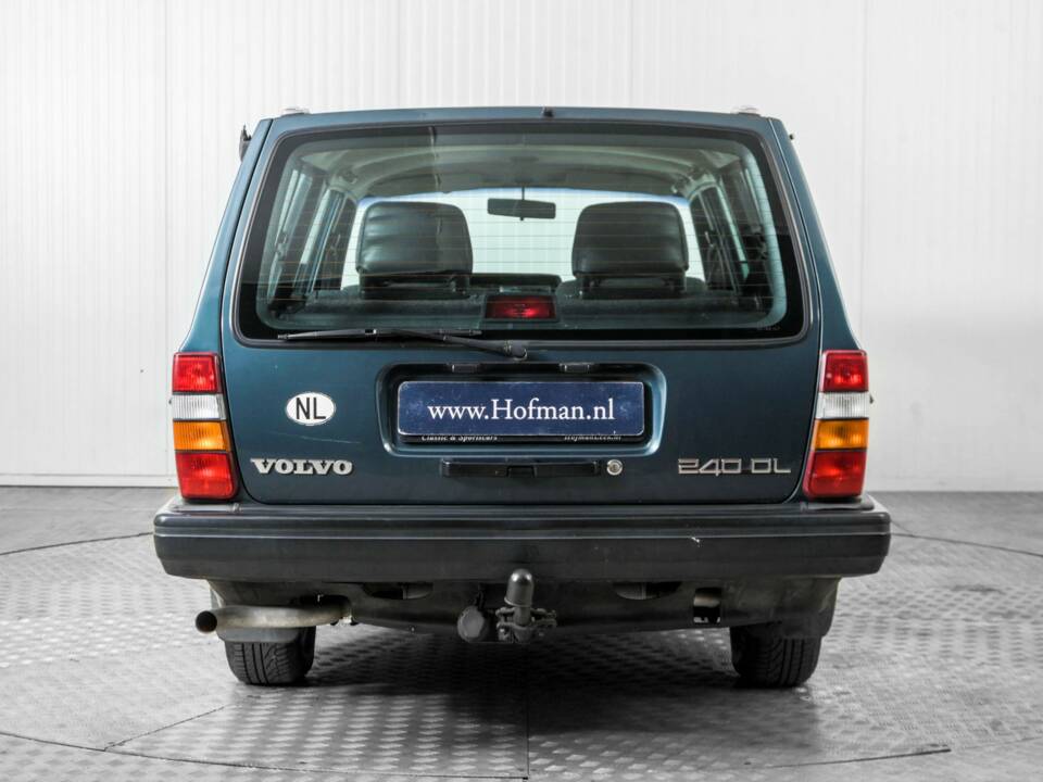 Immagine 13/50 di Volvo 240 GL (1990)