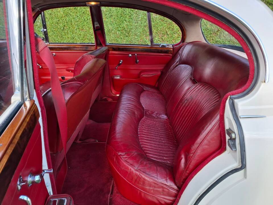 Image 18/68 de Jaguar Type S 3.4 (1964)