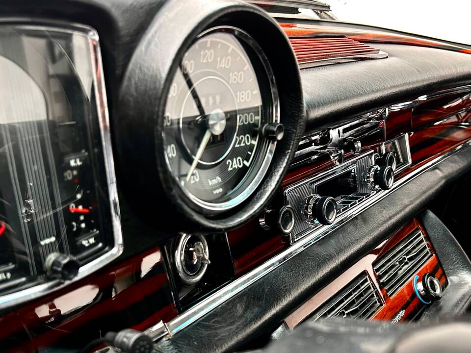 Image 7/13 de Mercedes-Benz 280 SE (1970)