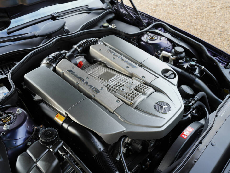 Image 26/50 of Mercedes-Benz SL 55 AMG (2006)