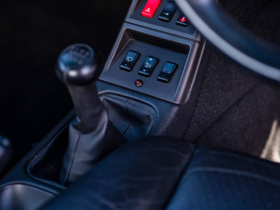 Image 31/93 de Porsche 911 Carrera (1994)