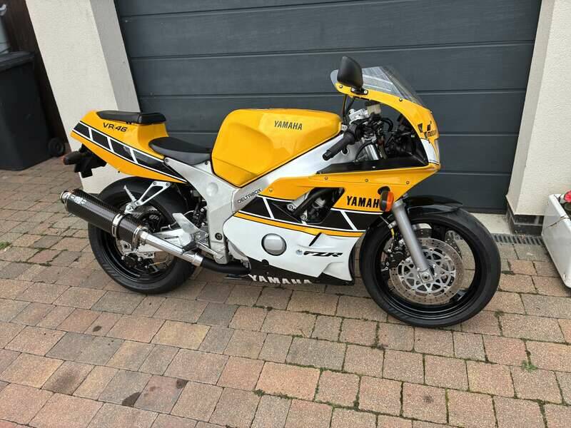 Image 16/21 of Yamaha FZR 400 (1992)