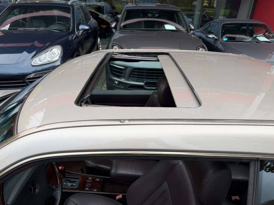 Bild 18/21 von Mercedes-Benz 300 CE (1988)