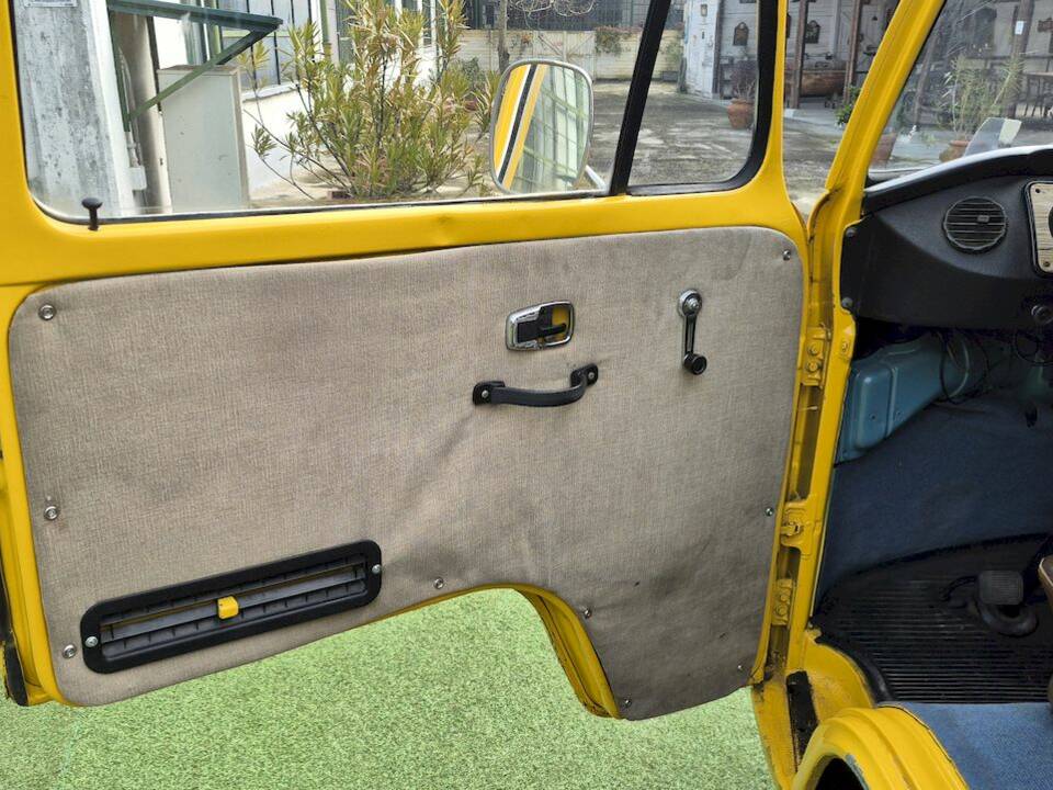 Bild 23/50 von Volkswagen T2b Kastenwagen (1976)
