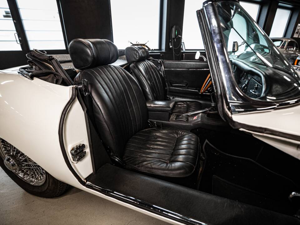 Image 24/53 de Jaguar E-Type (1970)