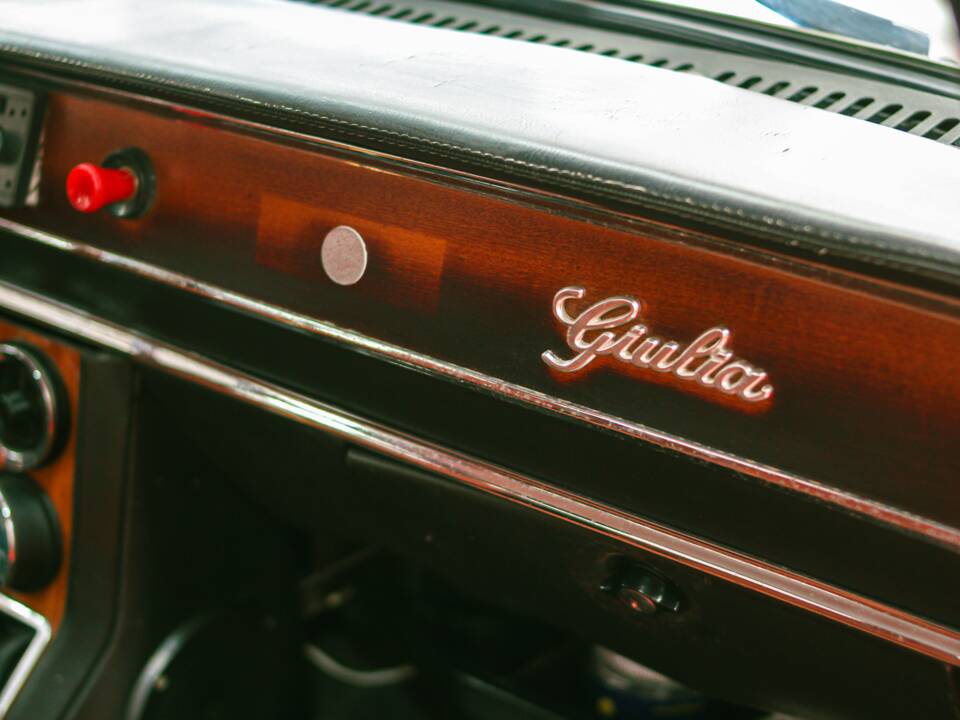 Bild 17/34 von Alfa Romeo Giulia Nuova Super 1600 (1979)