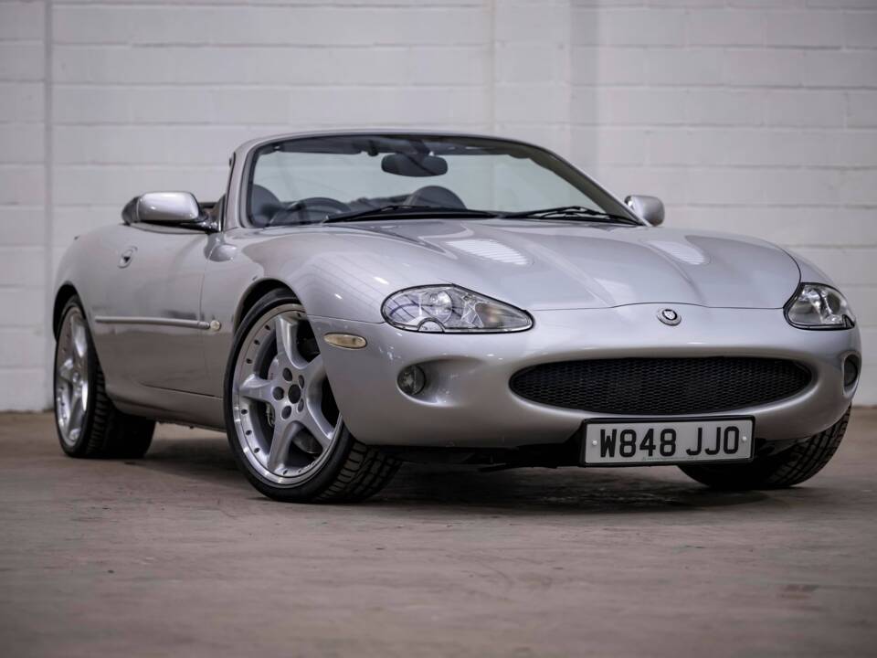 Image 1/8 of Jaguar XKR &quot;Silverstone&quot; (2000)