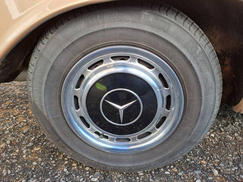 Image 28/73 of Mercedes-Benz 280 SE (1971)