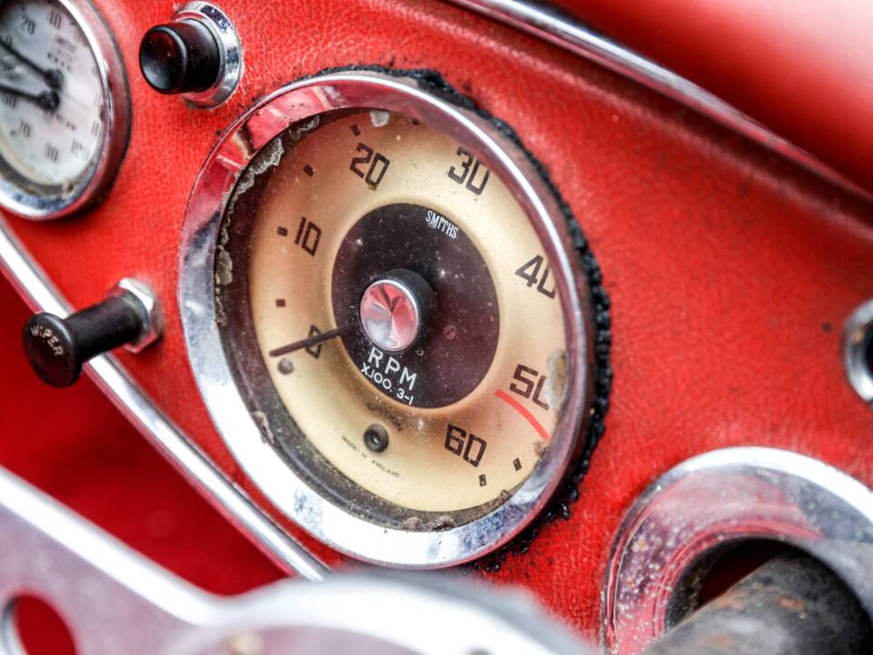 Imagen 20/26 de Austin-Healey 3000 Mk II (BN7) (1962)