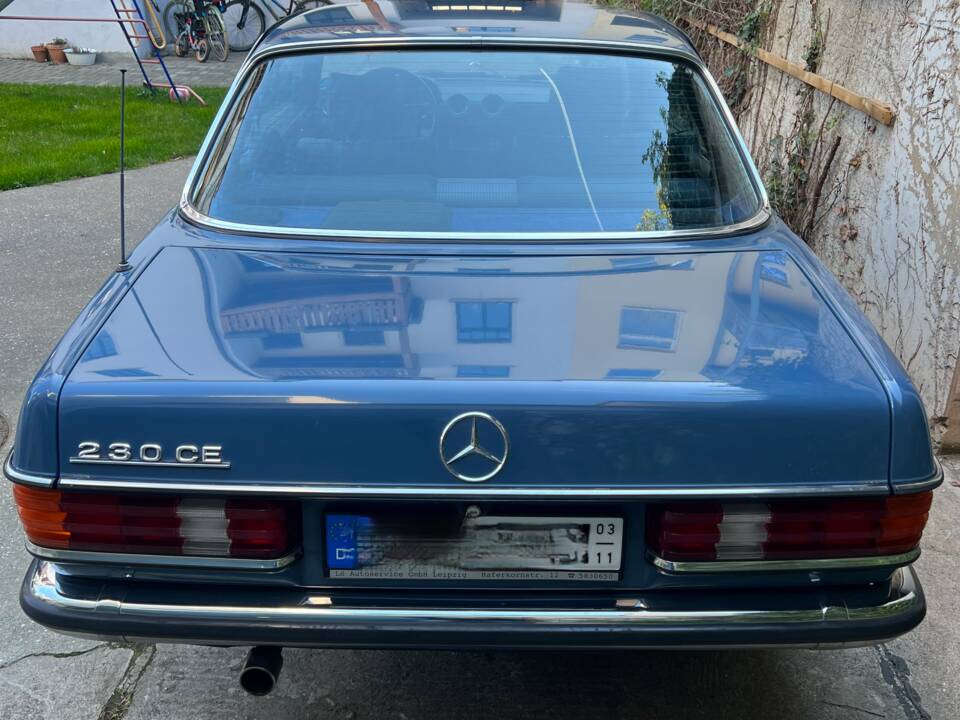 Immagine 11/38 di Mercedes-Benz 230 CE (1983)