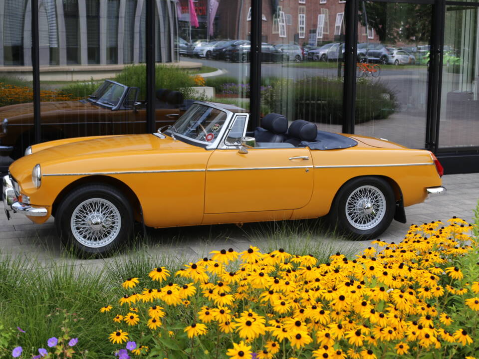 Image 31/53 of MG MGB (1973)