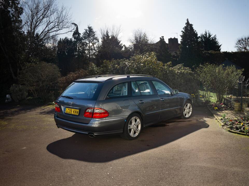 Immagine 9/25 di Mercedes-Benz E 280 CDI T (2009)