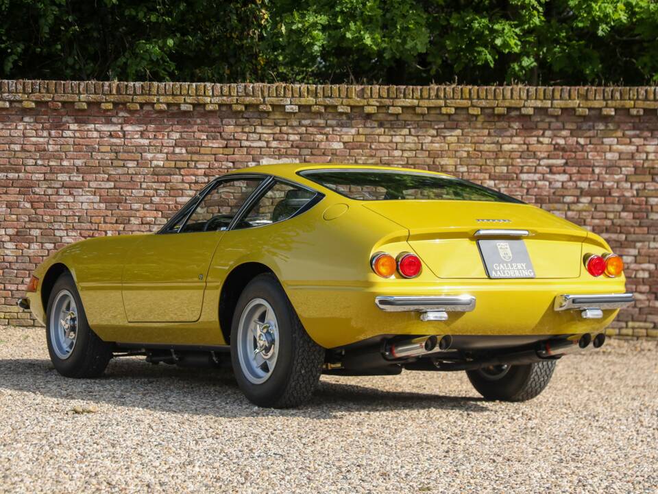 Afbeelding 2/50 van Ferrari 365 GTB/4 Daytona (1971)