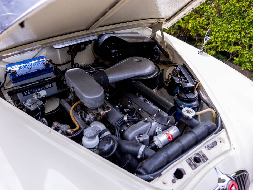 Image 35/50 de Jaguar Mk II 2.4 (1967)
