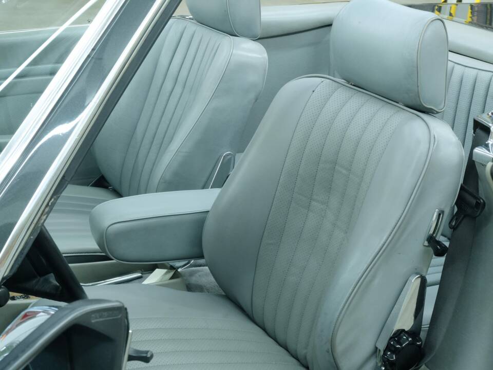 Image 23/50 de Mercedes-Benz 560 SL (1988)