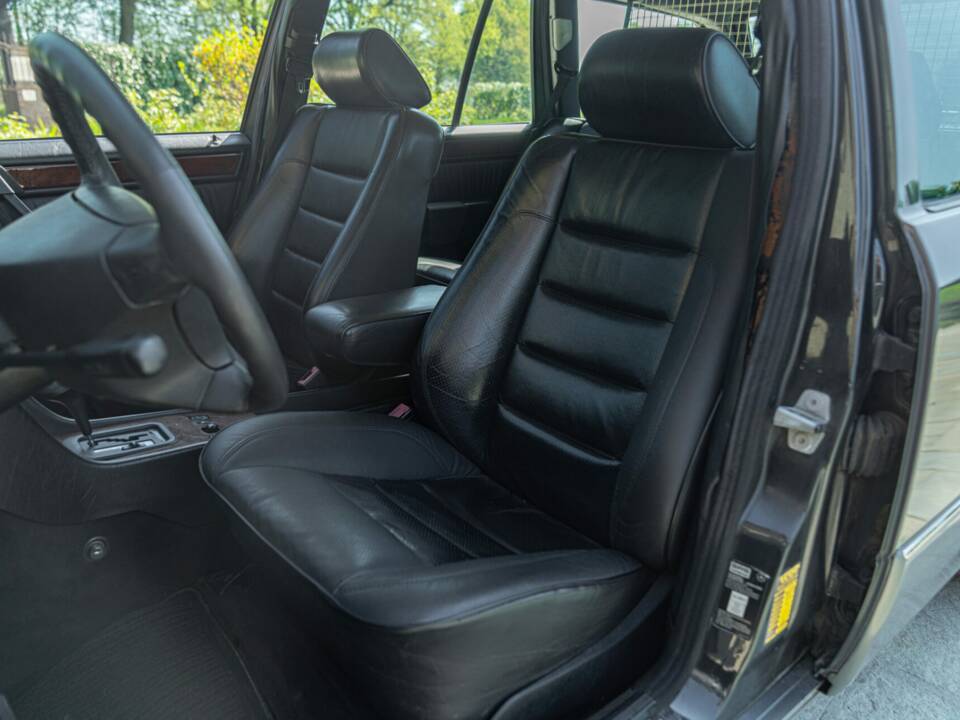 Immagine 22/44 di Mercedes-Benz 200 TE (1992)