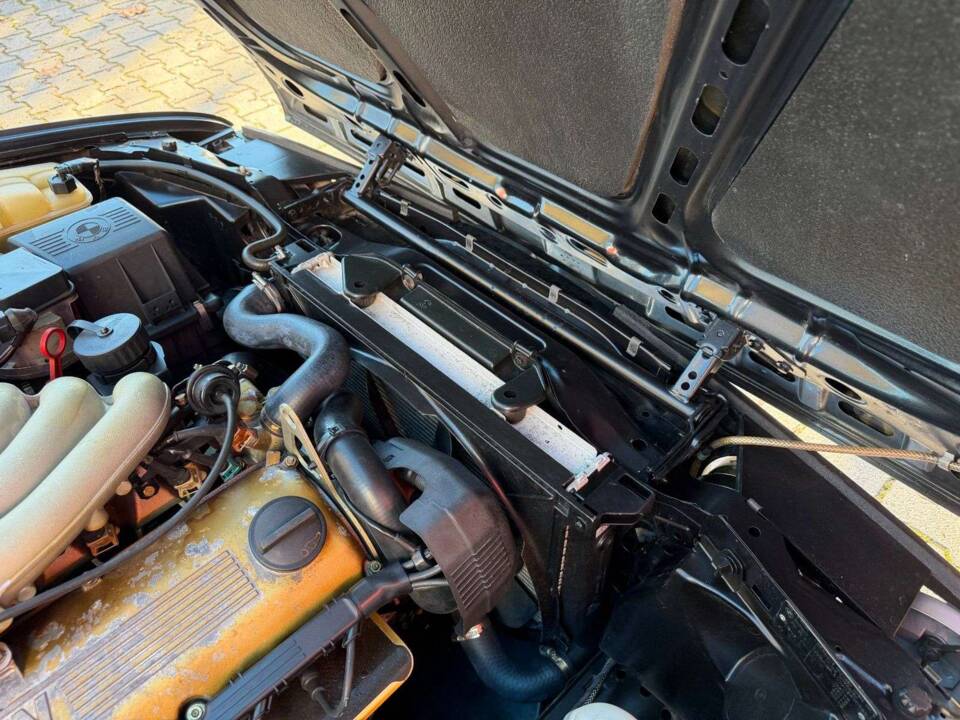 Bild 22/28 von BMW 320i (1988)