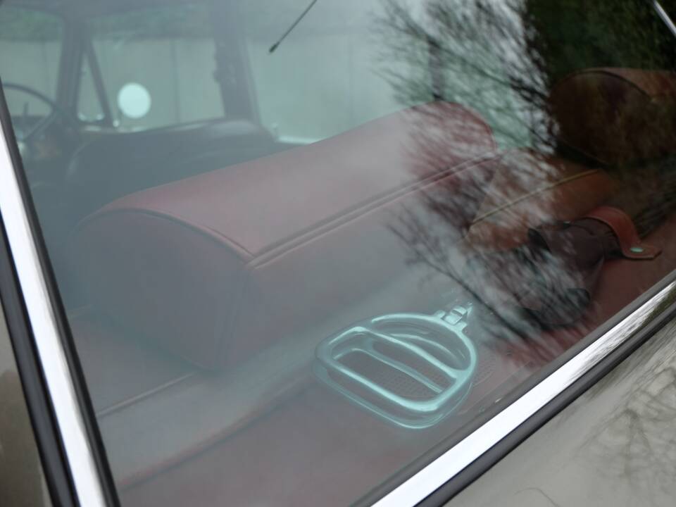 Image 17/48 of Bentley T 1 (1967)