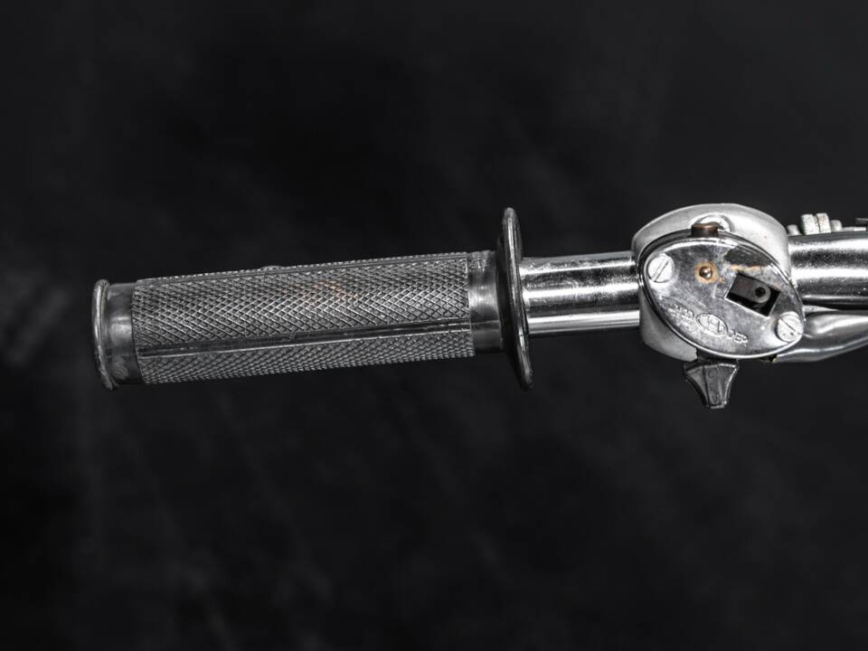 Image 13/21 of Aspes DUMMY (1974)