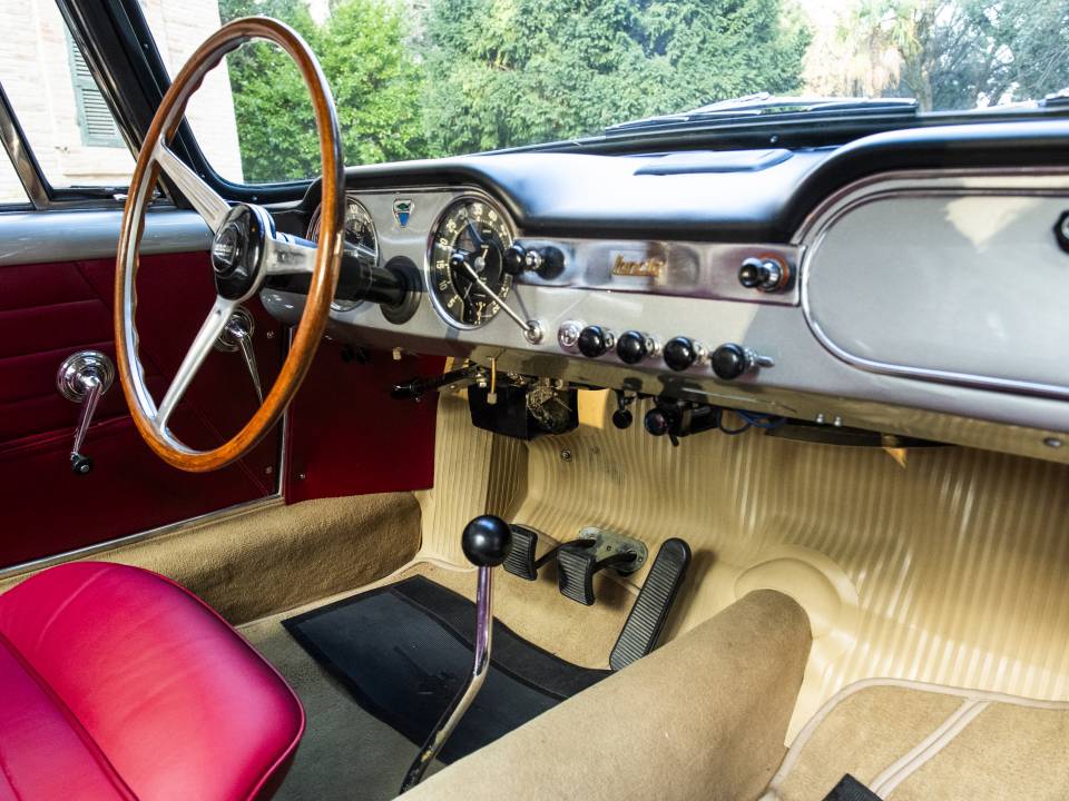 Bild 39/50 von Lancia Flaminia GT Touring (1963)