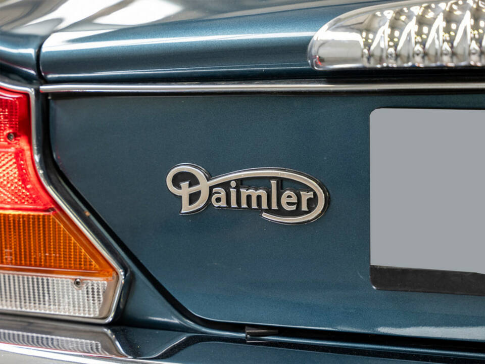 Image 22/32 of Daimler Double Six (1986)