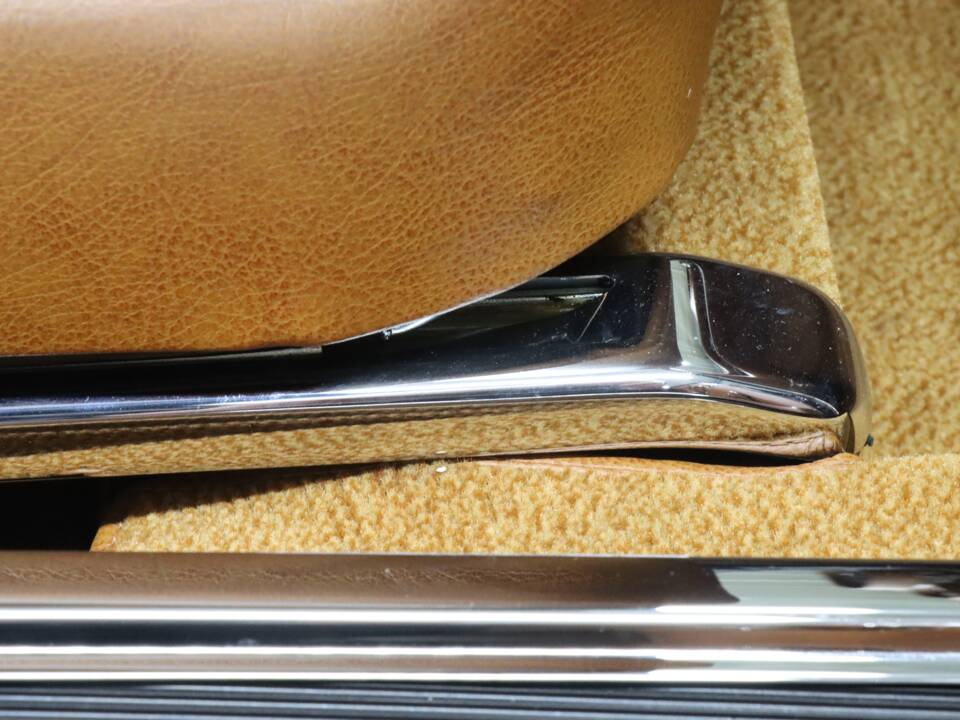 Image 32/99 of Mercedes-Benz 280 SE 3,5 (1971)