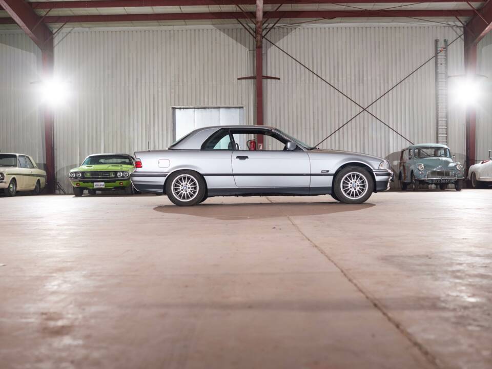Immagine 4/27 di BMW 328i (1995)