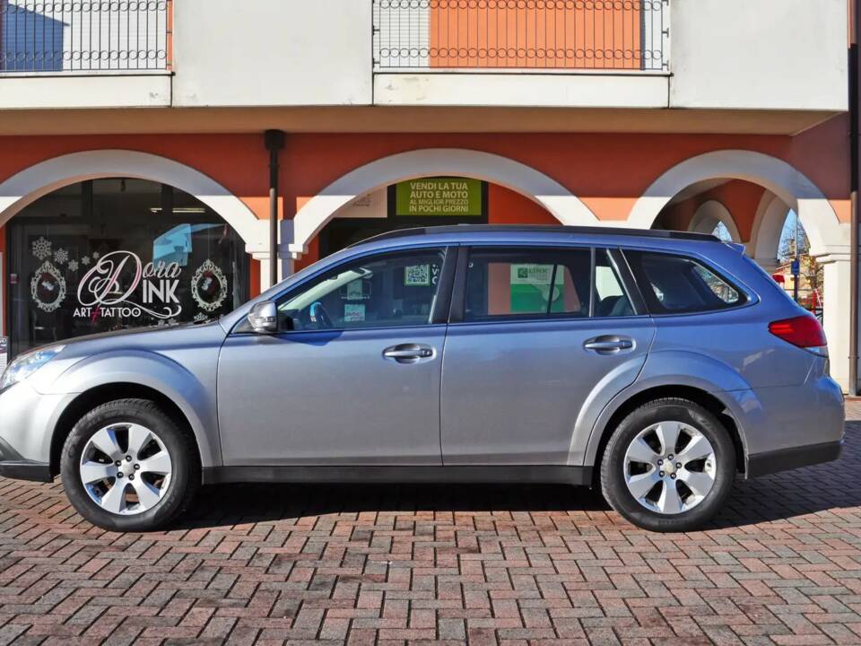 Bild 2/11 von Subaru Outback 2.5i (2010)