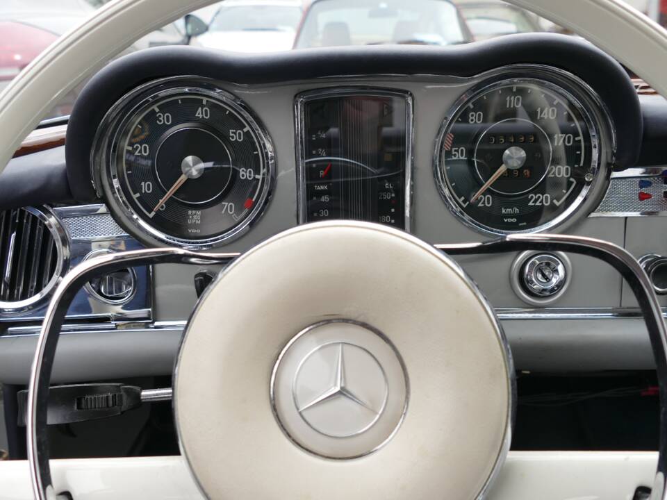Image 29/34 de Mercedes-Benz 230 SL (1966)