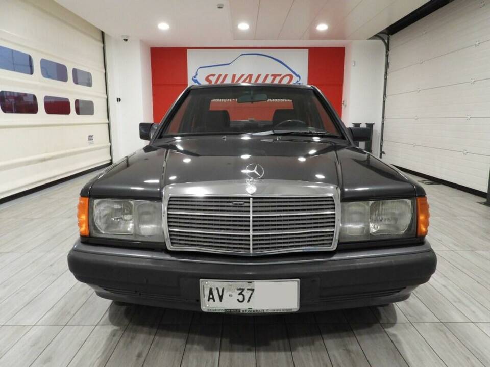 Image 3/14 de Mercedes-Benz 190 E 1.8 (1992)