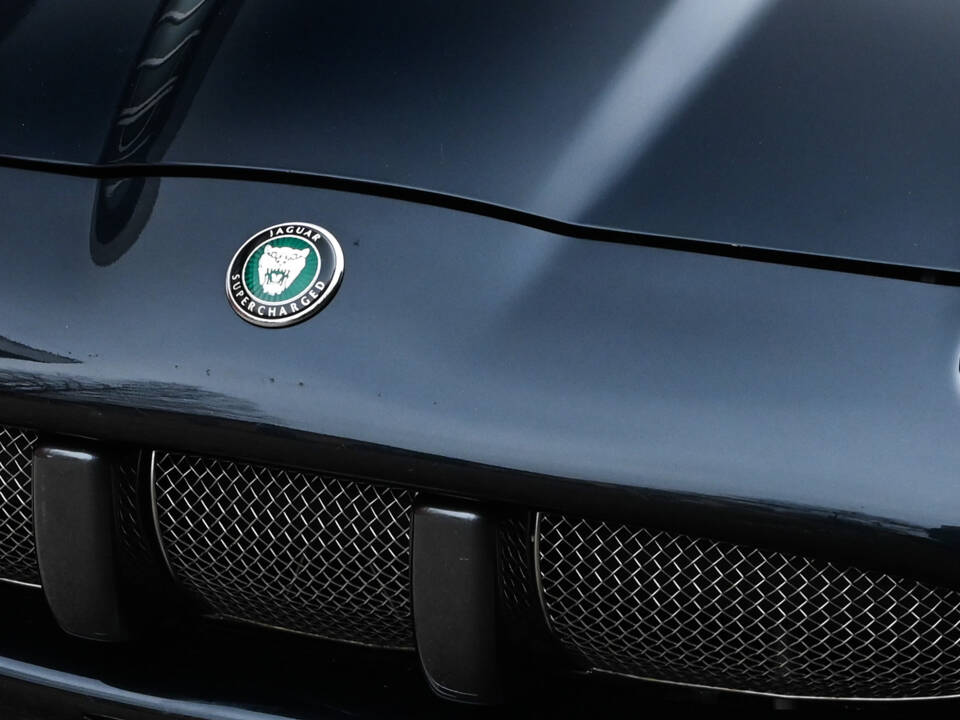 Image 30/51 of Jaguar XKR (2003)
