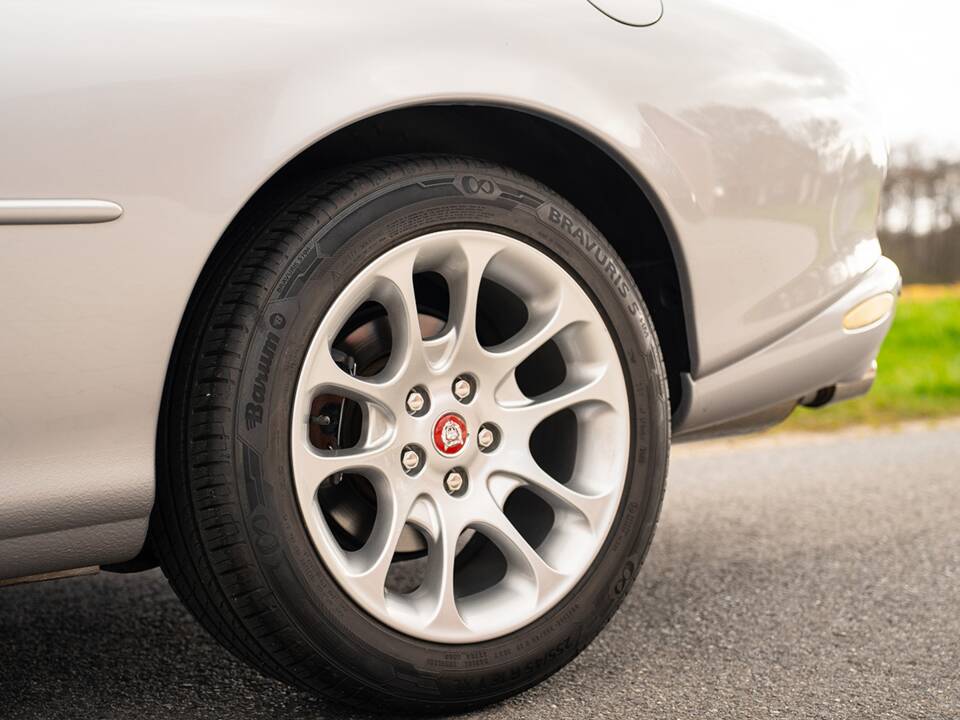 Bild 14/37 von Jaguar XKR (2001)