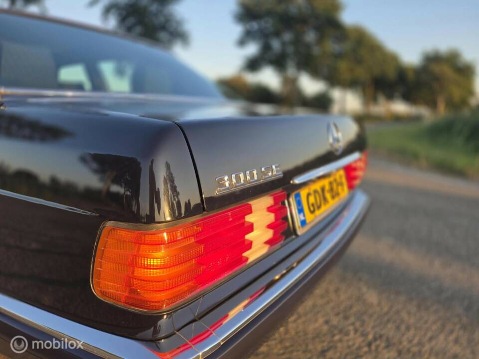 Image 15/50 de Mercedes-Benz 300 SE (1989)