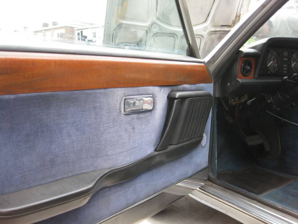 Image 8/18 of FIAT 130 Coupé (1971)