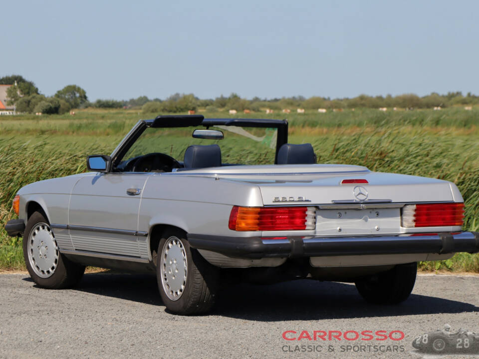 Imagen 2/50 de Mercedes-Benz 560 SL (1988)