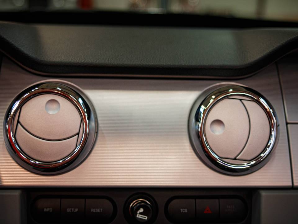 Image 41/49 of Ford Mustang GT (2006)