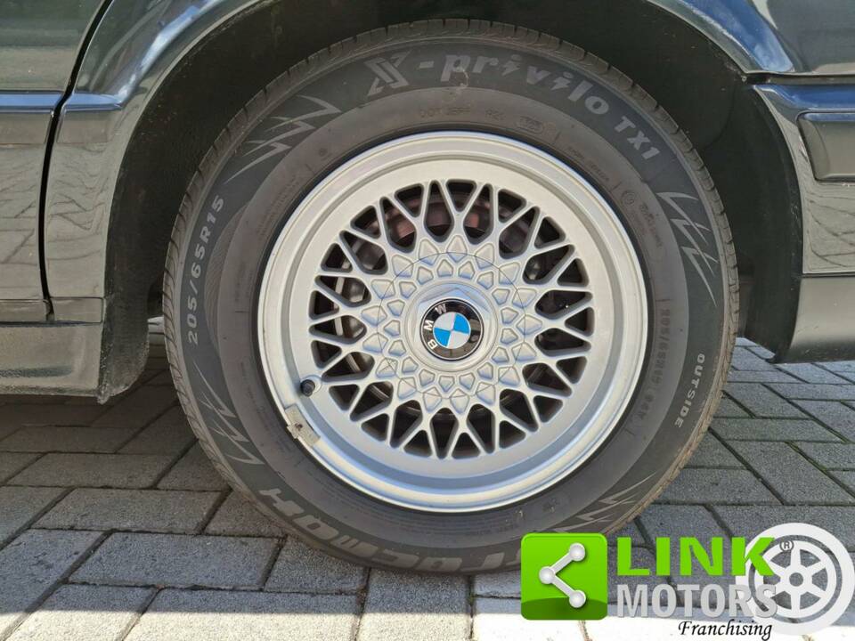 Bild 10/10 von BMW 520i (1991)