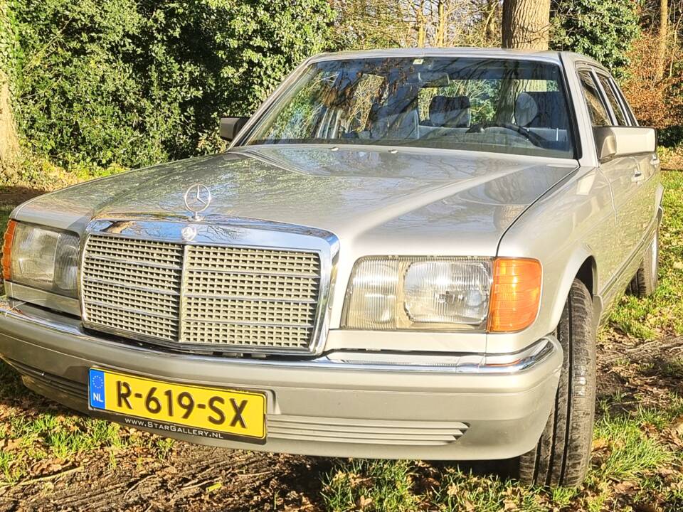 Image 2/18 de Mercedes-Benz 420 SEL (1987)