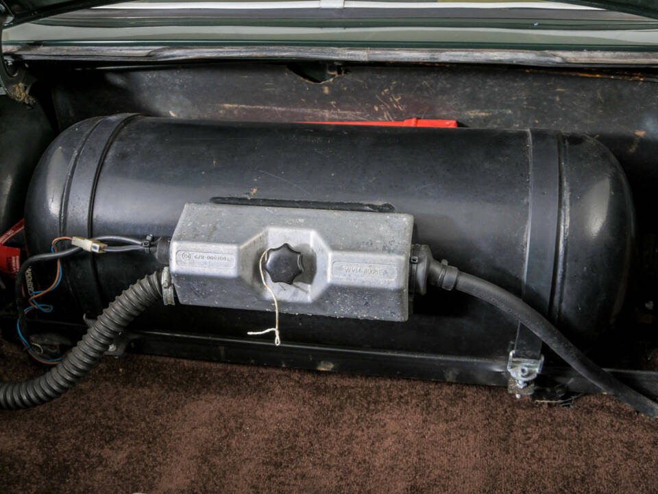 Image 44/50 of Volvo 1800 E (1971)
