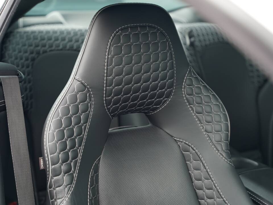 Image 17/50 of Aston Martin Vanquish (2014)