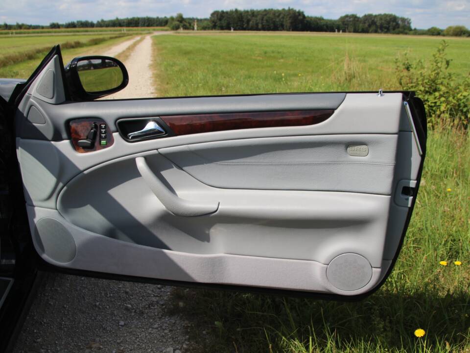 Bild 17/42 von Mercedes-Benz CLK 430 (2002)