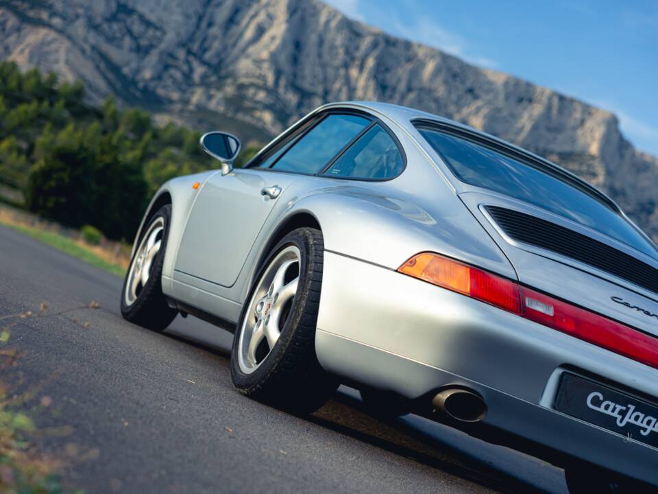 Image 8/15 of Porsche 911 Carrera 4 (1994)
