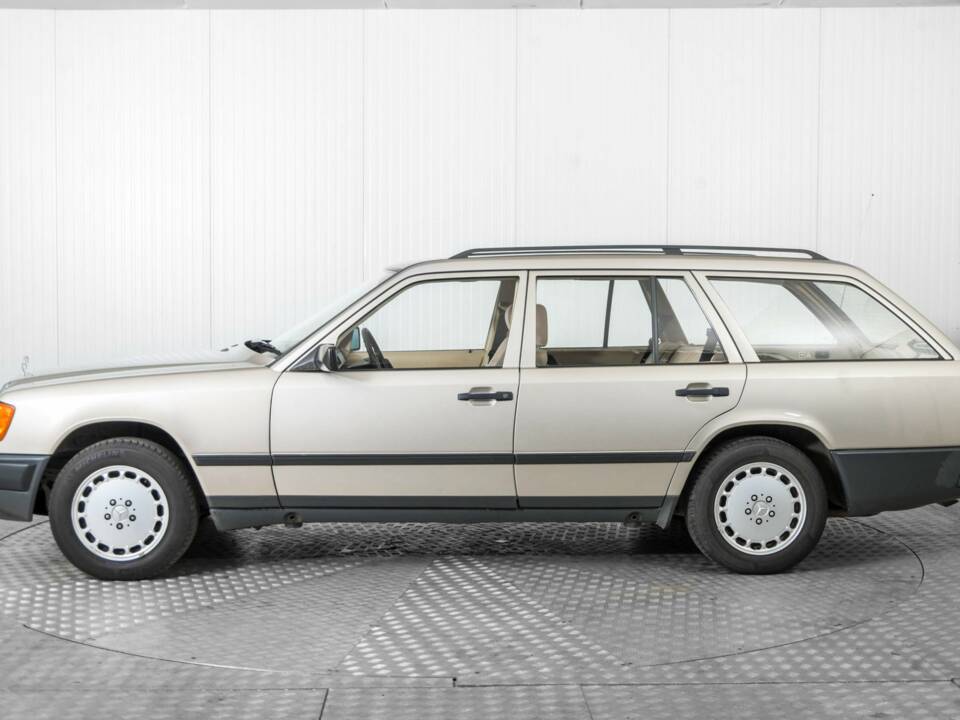 Bild 9/50 von Mercedes-Benz 230 TE (1987)