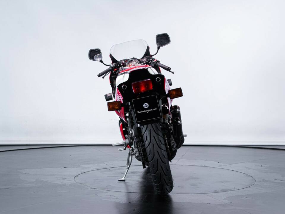 Imagen 3/50 de Yamaha DUMMY (1985)