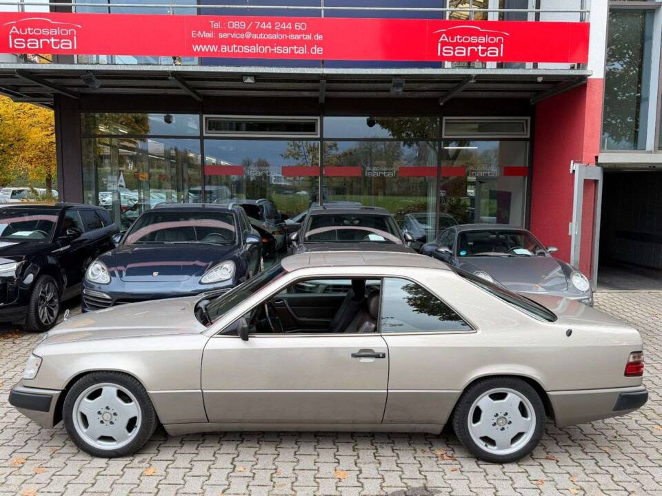 Bild 1/21 von Mercedes-Benz 300 CE (1988)