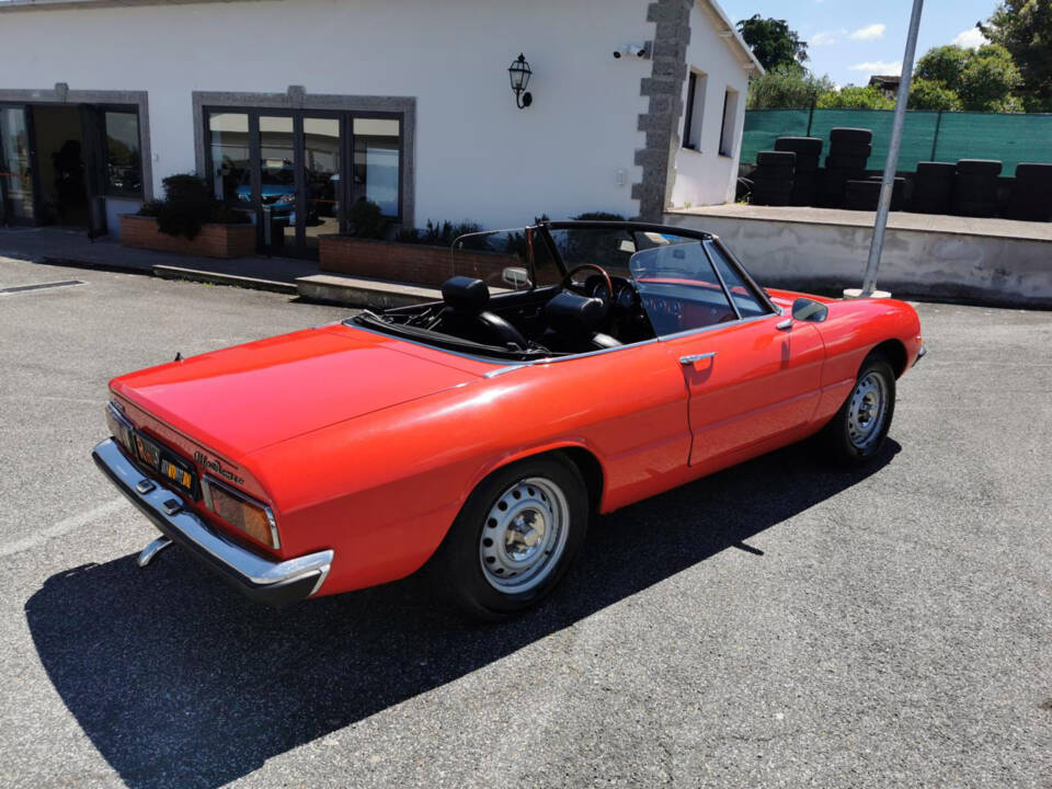 Image 31/33 of Alfa Romeo Spider 1300 (1976)