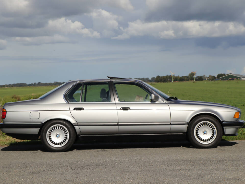 Image 6/41 of BMW 735i (1987)