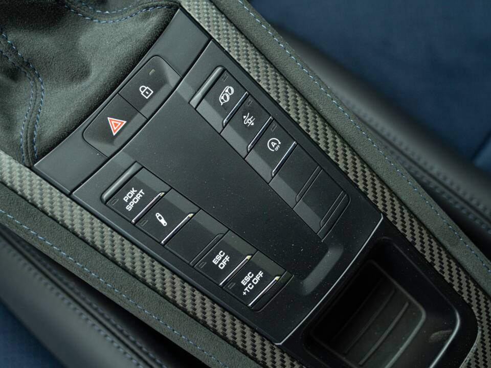 Image 38/100 of Porsche 718 Cayman GT4 RS Weissach (2024)