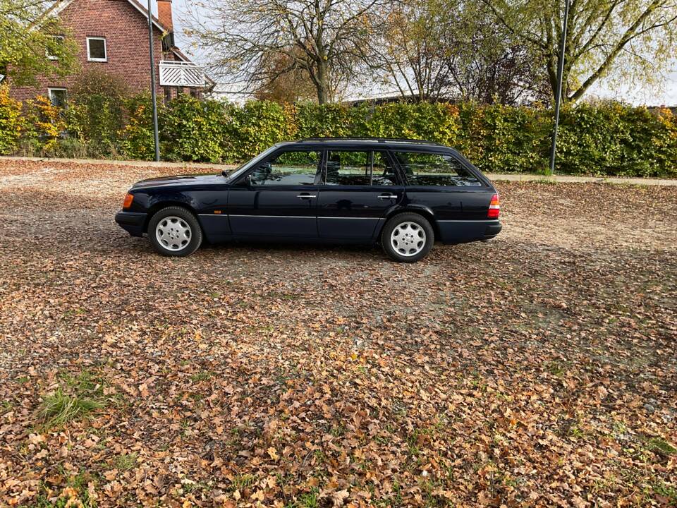 Image 8/149 of Mercedes-Benz 320 TE (1993)